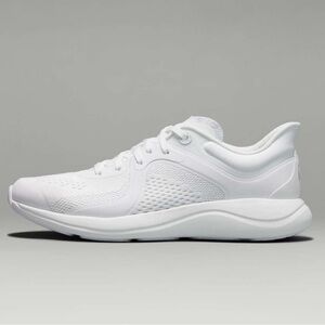 Women’s Lululemon Chargefeel Low Workout shoe in white size 7.5